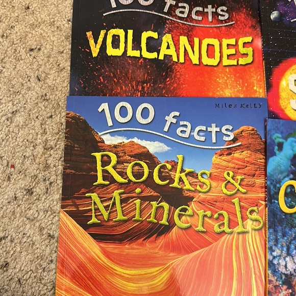 100 facts books - Picture 2 of 4